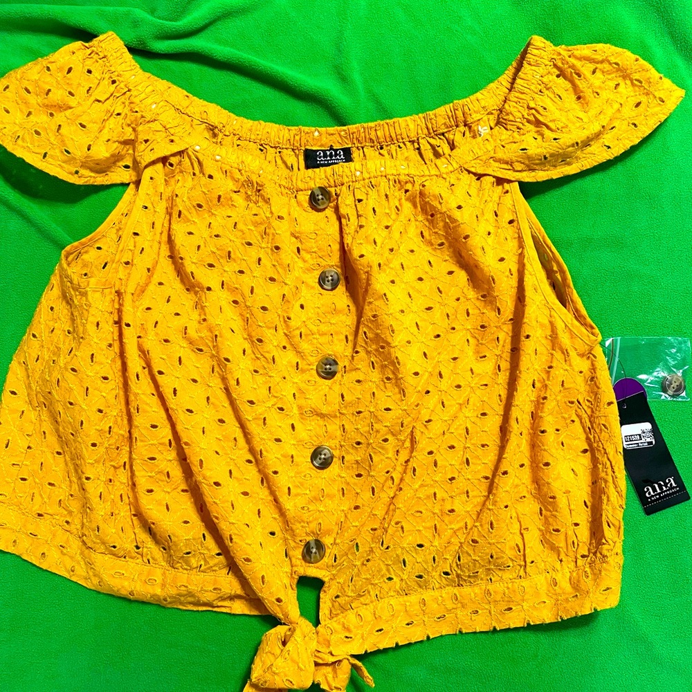 ana A New Approach crop top